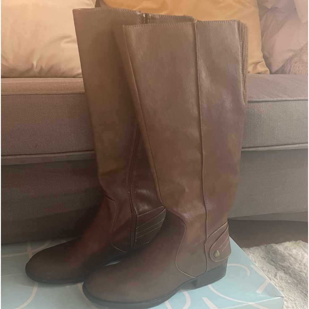 Wide calf brown high boots. Size 8 1/2. New